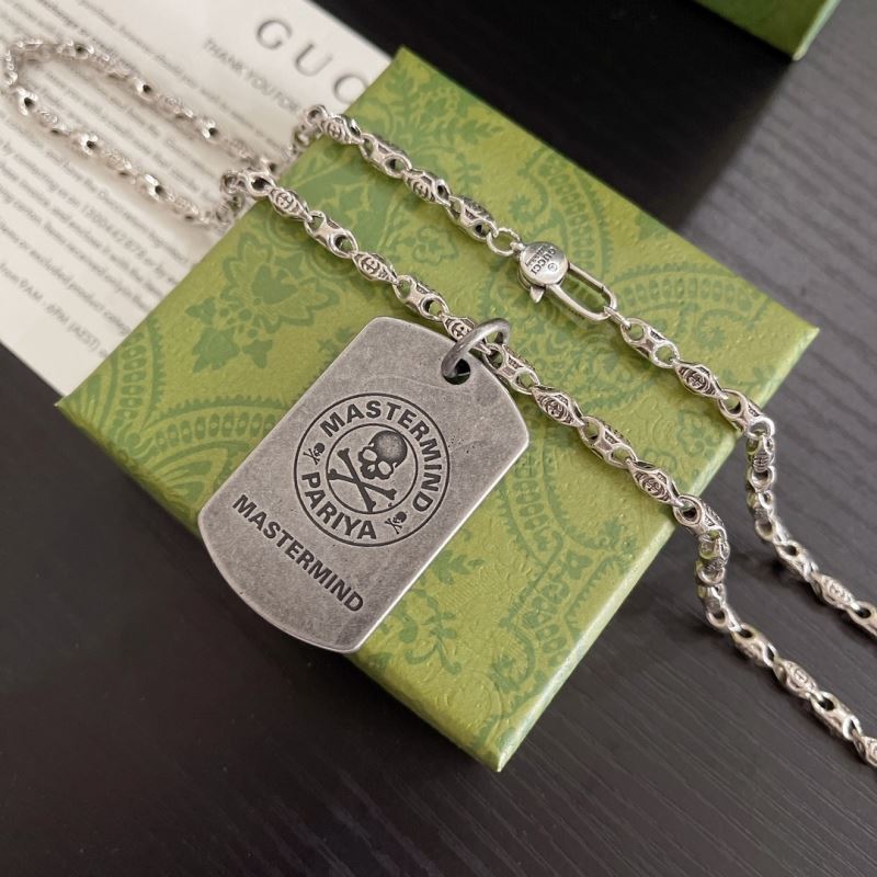 G*u*i necklaces
